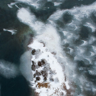 Illustration for article titled Otherworldly Winter Photos Captured Dangerously - While Paragliding